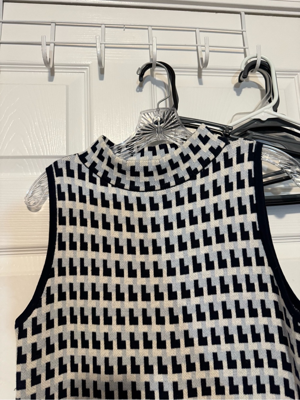 Sleeveless Black and White Patterned Sweater Dress - Picture 3 of 5
